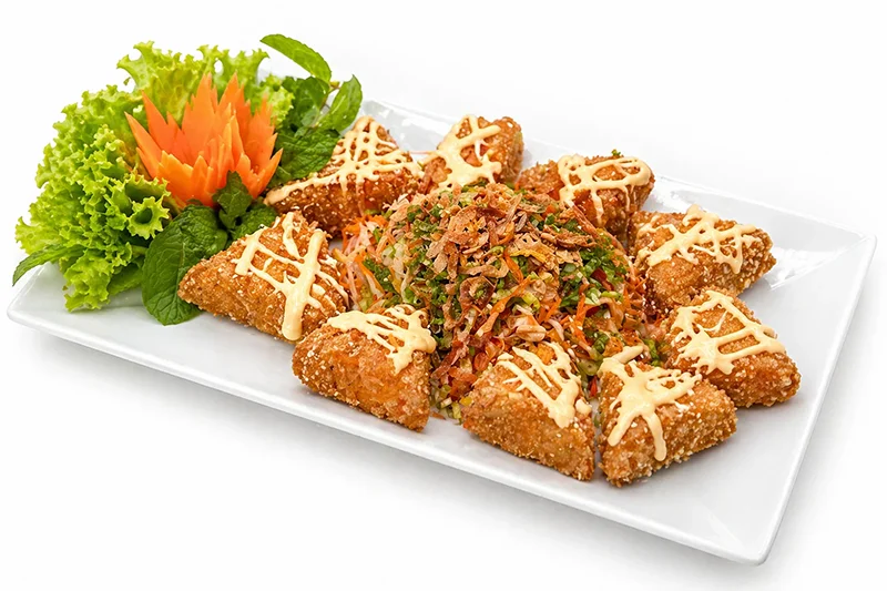 Gỏi Cá Chiên Giòn Sốt Mè Cam